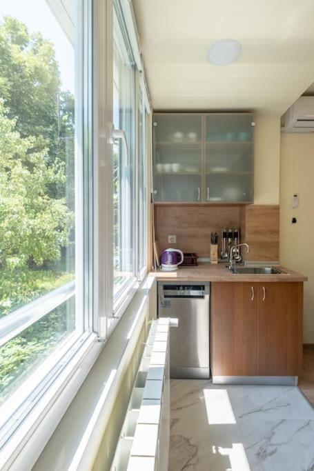 Top Location, Brand New 3 Bdrm Apt & Free Parking Σόφια Εξωτερικό φωτογραφία