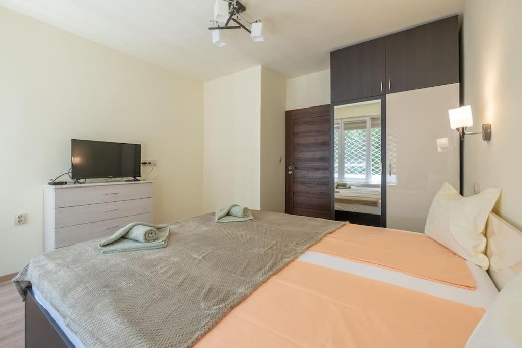 Top Location, Brand New 3 Bdrm Apt & Free Parking Σόφια Εξωτερικό φωτογραφία