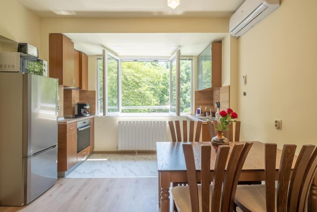 Top Location, Brand New 3 Bdrm Apt & Free Parking Σόφια Εξωτερικό φωτογραφία