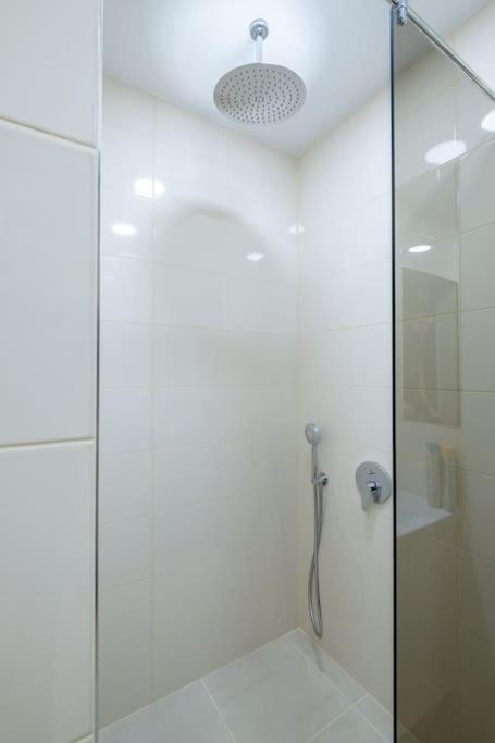 Top Location, Brand New 3 Bdrm Apt & Free Parking Σόφια Εξωτερικό φωτογραφία