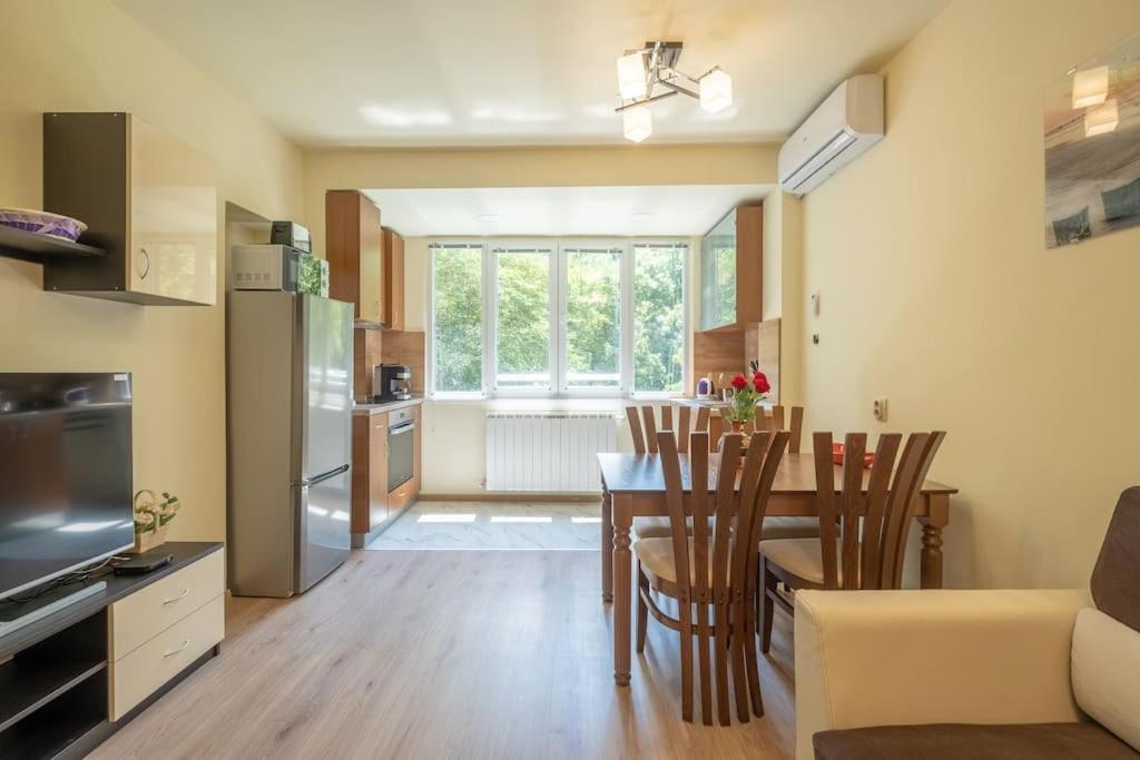 Top Location, Brand New 3 Bdrm Apt & Free Parking Σόφια Εξωτερικό φωτογραφία