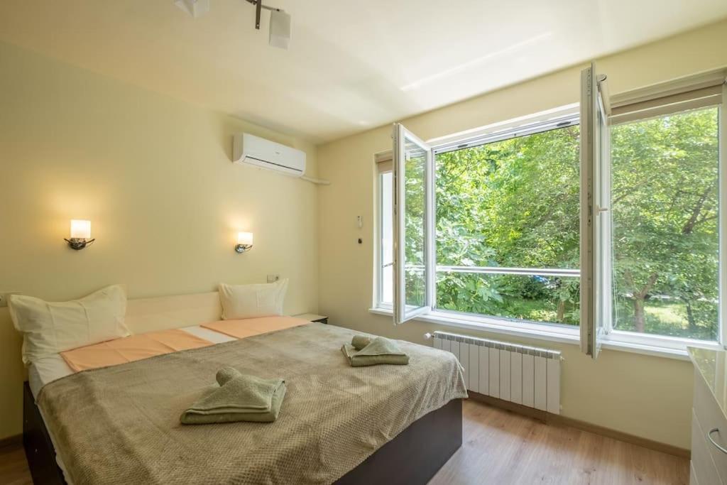 Top Location, Brand New 3 Bdrm Apt & Free Parking Σόφια Εξωτερικό φωτογραφία