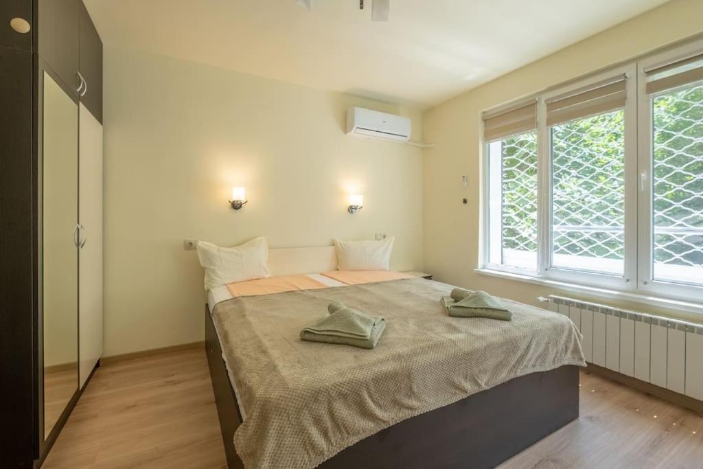 Top Location, Brand New 3 Bdrm Apt & Free Parking Σόφια Εξωτερικό φωτογραφία