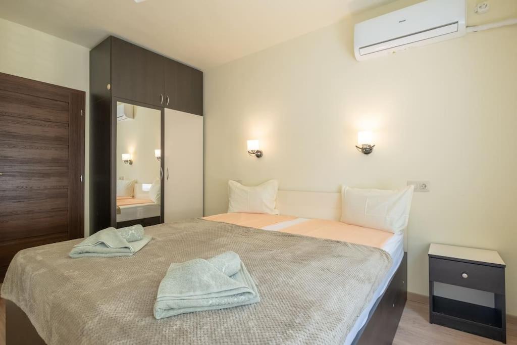Top Location, Brand New 3 Bdrm Apt & Free Parking Σόφια Εξωτερικό φωτογραφία