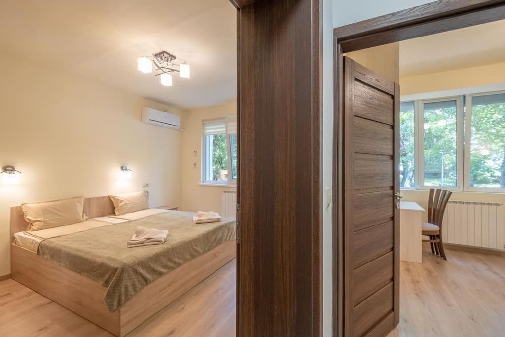 Top Location, Brand New 3 Bdrm Apt & Free Parking Σόφια Εξωτερικό φωτογραφία