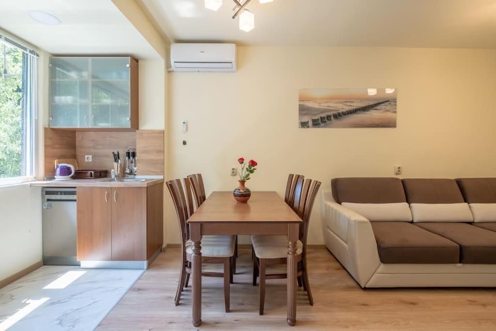 Top Location, Brand New 3 Bdrm Apt & Free Parking Σόφια Εξωτερικό φωτογραφία
