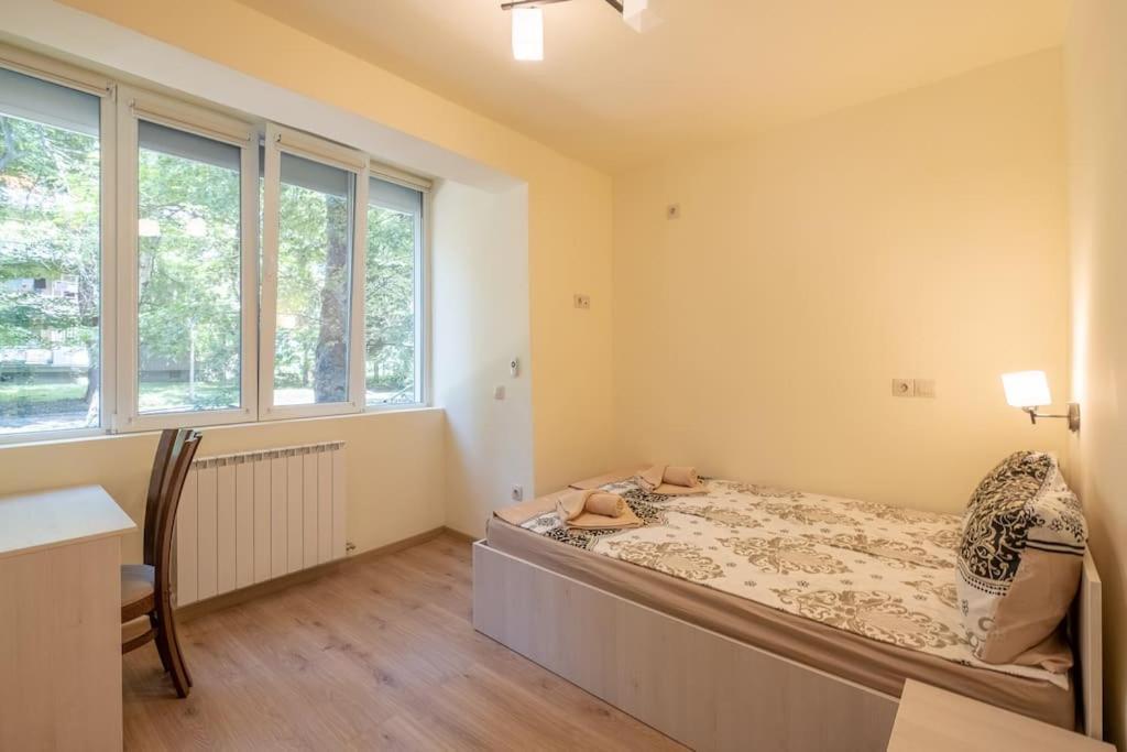 Top Location, Brand New 3 Bdrm Apt & Free Parking Σόφια Εξωτερικό φωτογραφία