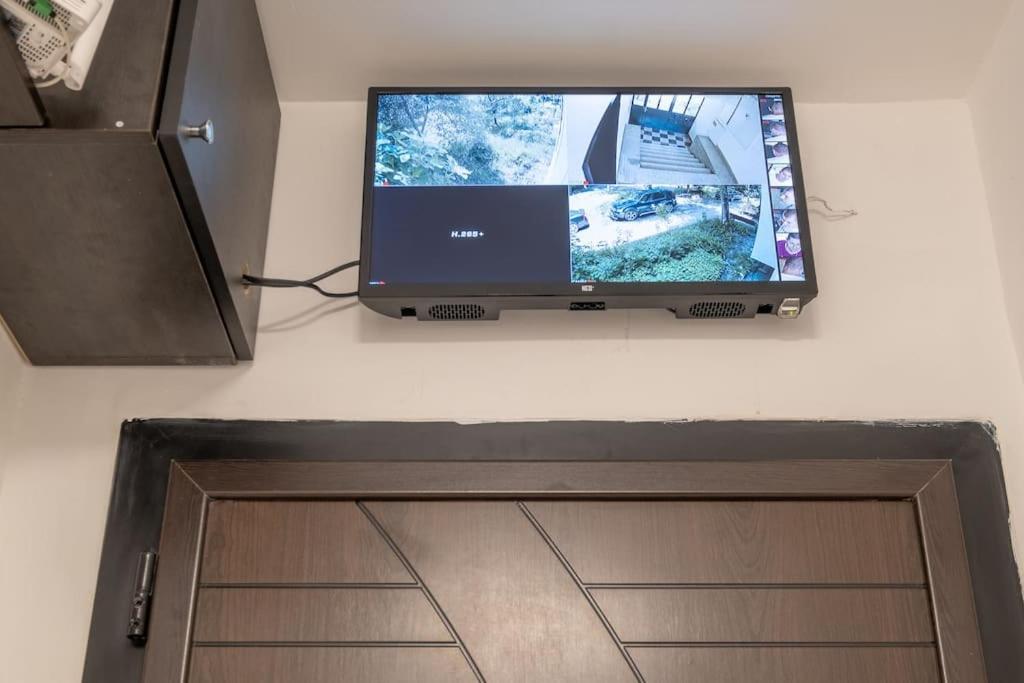 Top Location, Brand New 3 Bdrm Apt & Free Parking Σόφια Εξωτερικό φωτογραφία