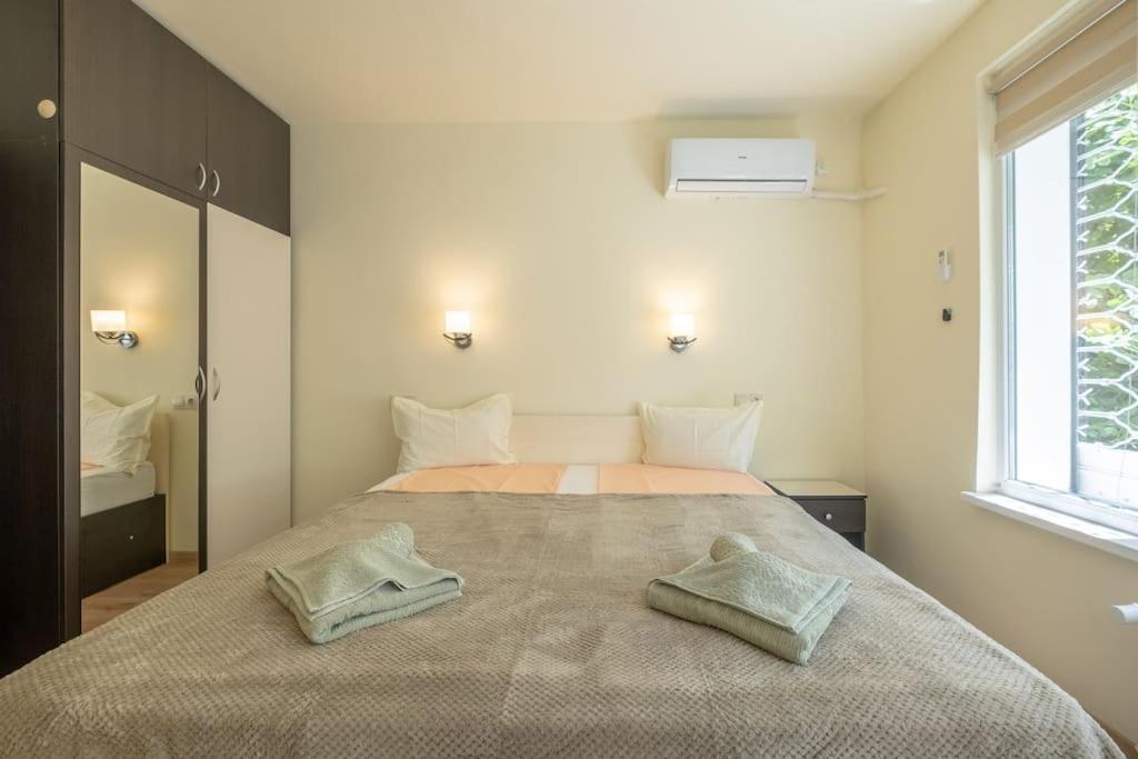 Top Location, Brand New 3 Bdrm Apt & Free Parking Σόφια Εξωτερικό φωτογραφία