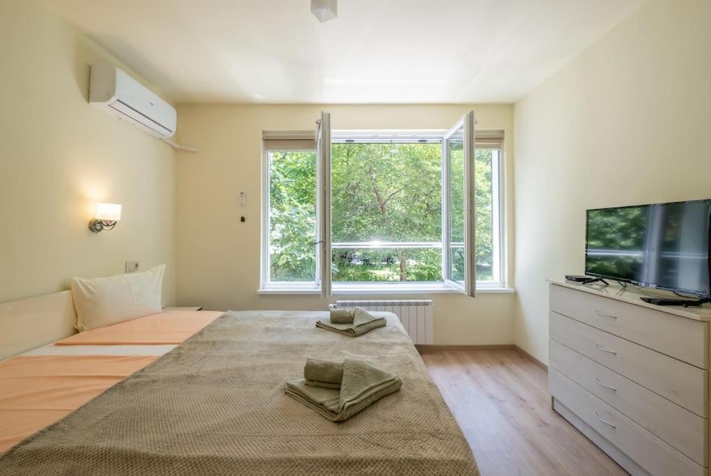 Top Location, Brand New 3 Bdrm Apt & Free Parking Σόφια Εξωτερικό φωτογραφία