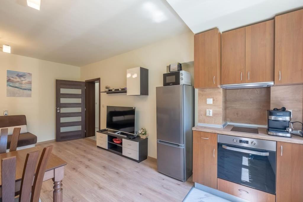 Top Location, Brand New 3 Bdrm Apt & Free Parking Σόφια Εξωτερικό φωτογραφία