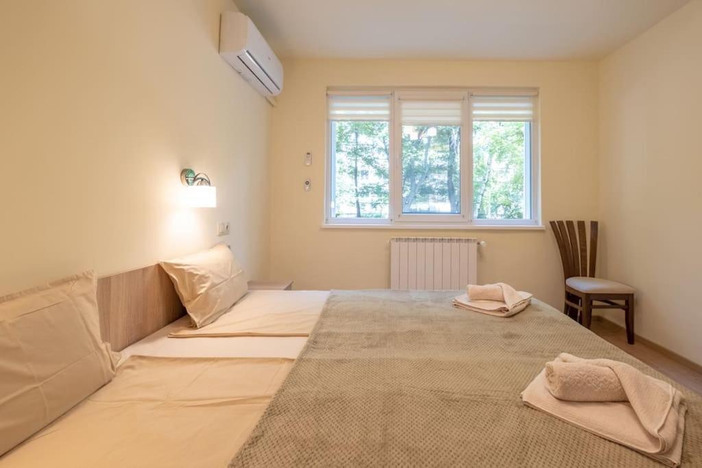 Top Location, Brand New 3 Bdrm Apt & Free Parking Σόφια Εξωτερικό φωτογραφία