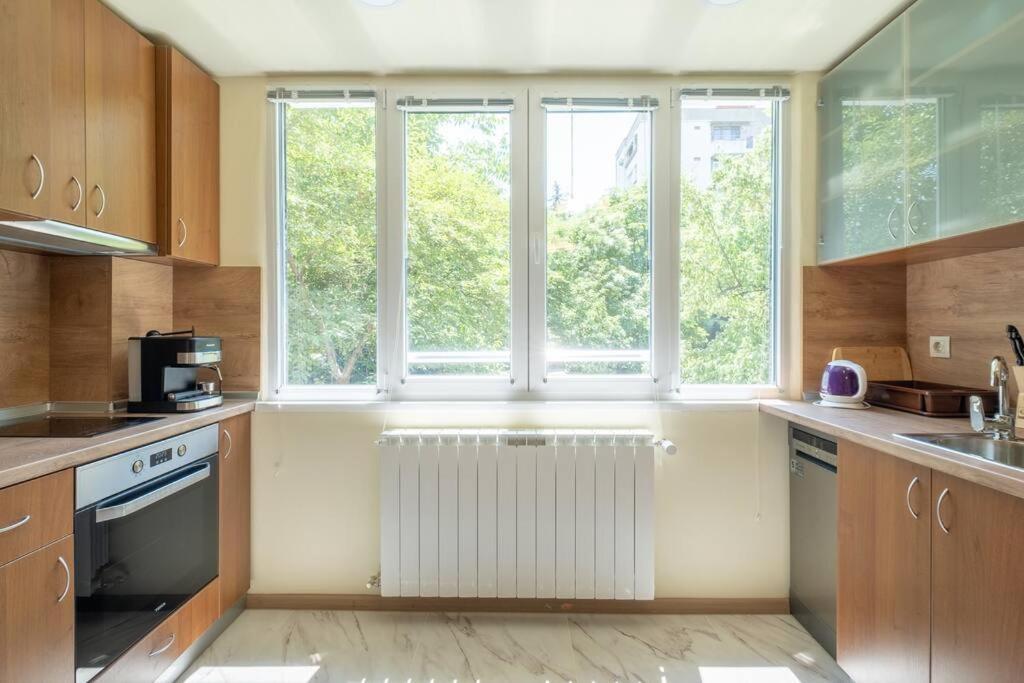 Top Location, Brand New 3 Bdrm Apt & Free Parking Σόφια Εξωτερικό φωτογραφία