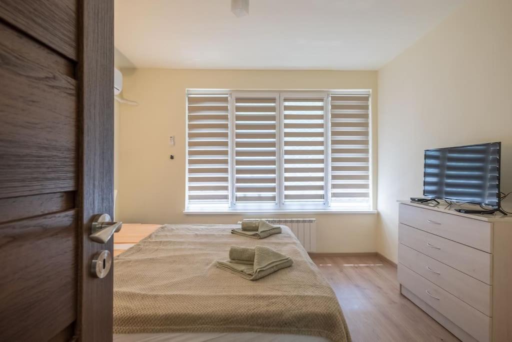 Top Location, Brand New 3 Bdrm Apt & Free Parking Σόφια Εξωτερικό φωτογραφία