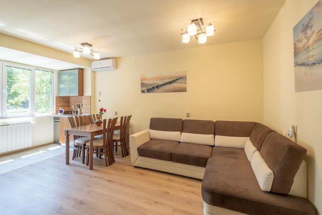 Top Location, Brand New 3 Bdrm Apt & Free Parking Σόφια Εξωτερικό φωτογραφία